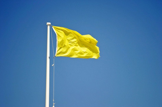 yellow-flag-2-1570250-640x425